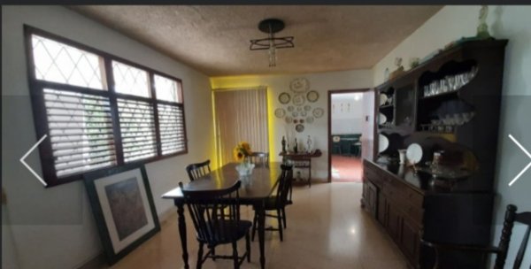 Casa Independiente de 4 habitaciones en venta en Casino Deportivo, Cerro, La Habana - 2