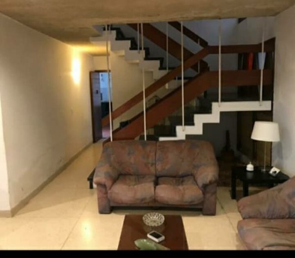 Casa Independiente de 4 habitaciones en venta en Casino Deportivo, Cerro, La Habana - 3