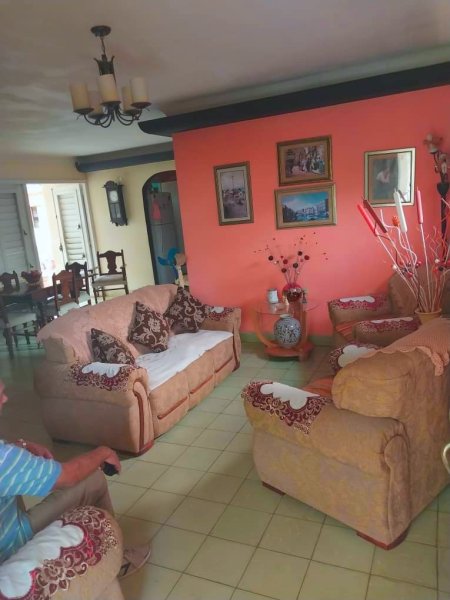 Detached House with 4 bedrooms for sale in Versalles - Coronela, La Lisa, La Habana - 2