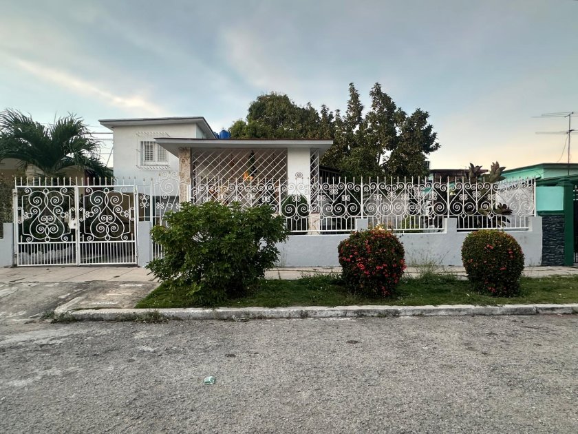 Casa Independiente de 4 habitaciones en venta en Sevillano, Diez de Octubre, La Habana