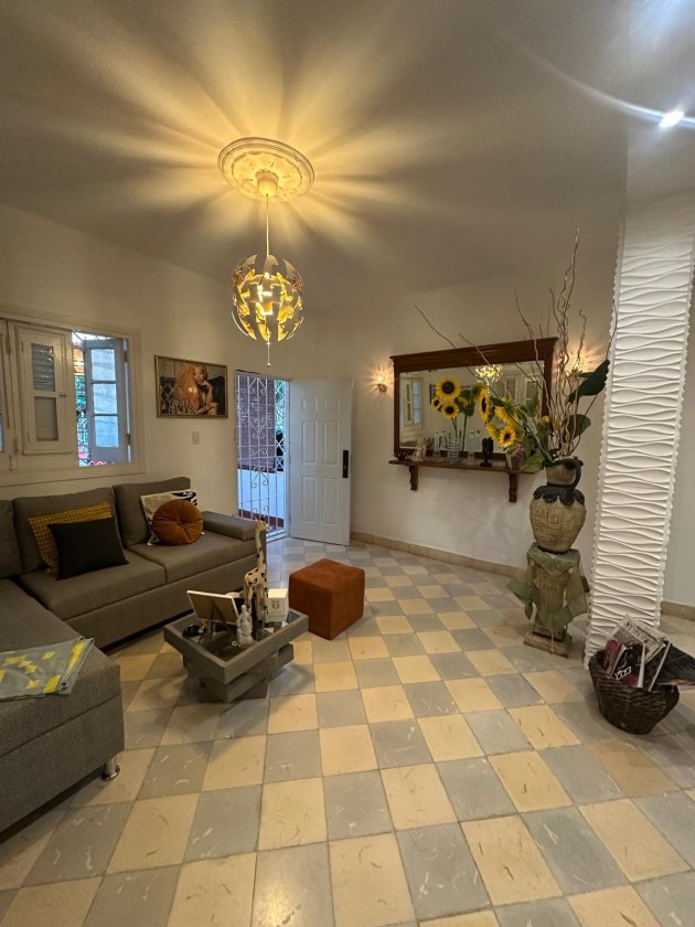 Casa Independiente de 4 habitaciones en venta en Sevillano, Diez de Octubre, La Habana