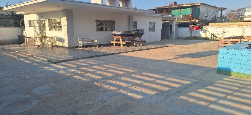 Casa Independiente de 3 habitaciones en venta en Guanabo, Habana del Este, La Habana