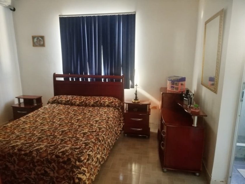 Casa Independiente de 4 habitaciones en venta en DBeche, Guanabacoa, La Habana
