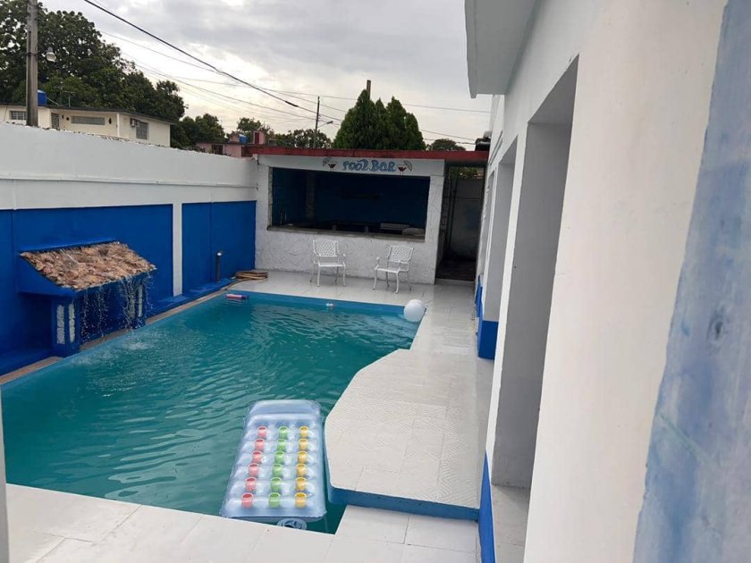 Casa Independiente de 6 habitaciones en venta en Reparto Bahía, Habana del Este, La Habana