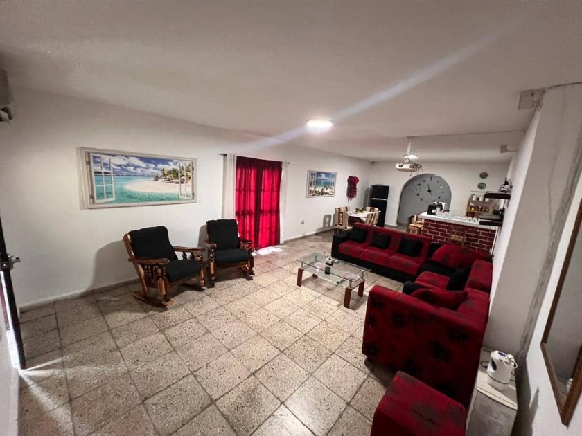 Casa Independiente de 6 habitaciones en venta en Reparto Bahía, Habana del Este, La Habana