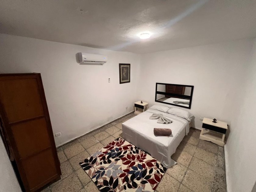 Casa Independiente de 6 habitaciones en venta en Reparto Bahía, Habana del Este, La Habana