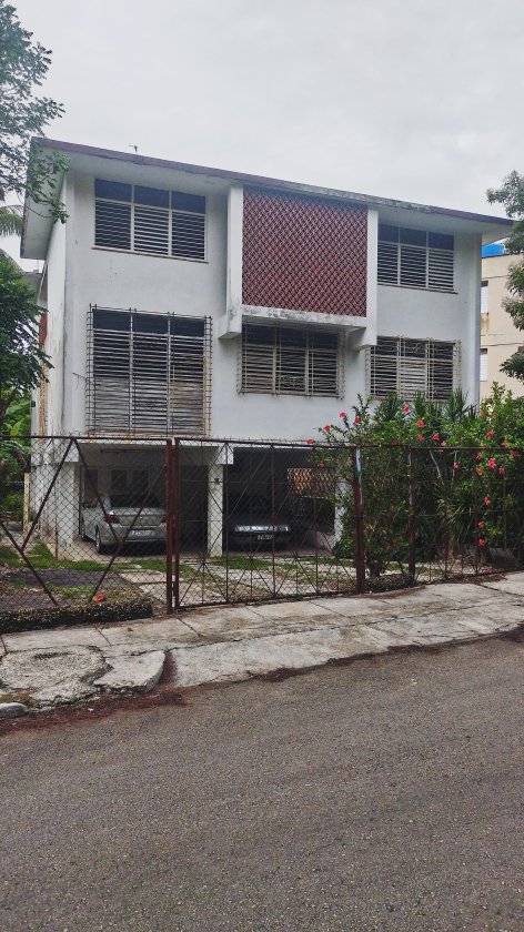 Casa Independiente de 6 habitaciones en venta en Nuevo Vedado, Plaza de la Revolución, La Habana