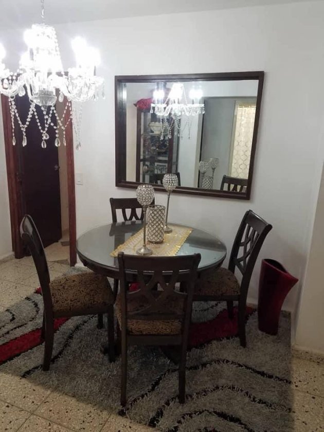 Biplanta de 6 habitaciones en venta en Elena, La Lisa, La Habana