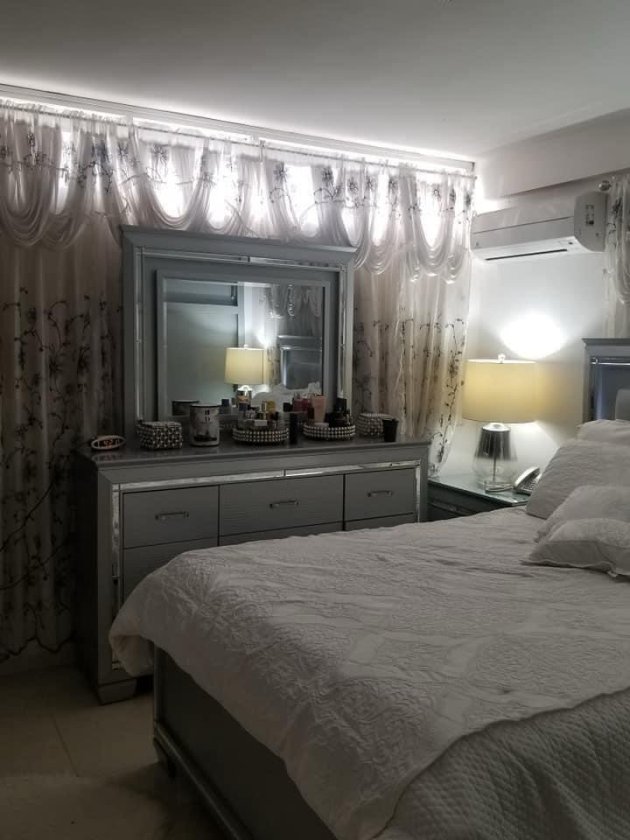Biplanta de 6 habitaciones en venta en Elena, La Lisa, La Habana