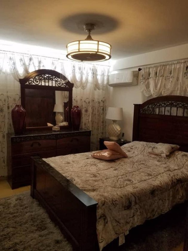 Biplanta de 6 habitaciones en venta en Elena, La Lisa, La Habana
