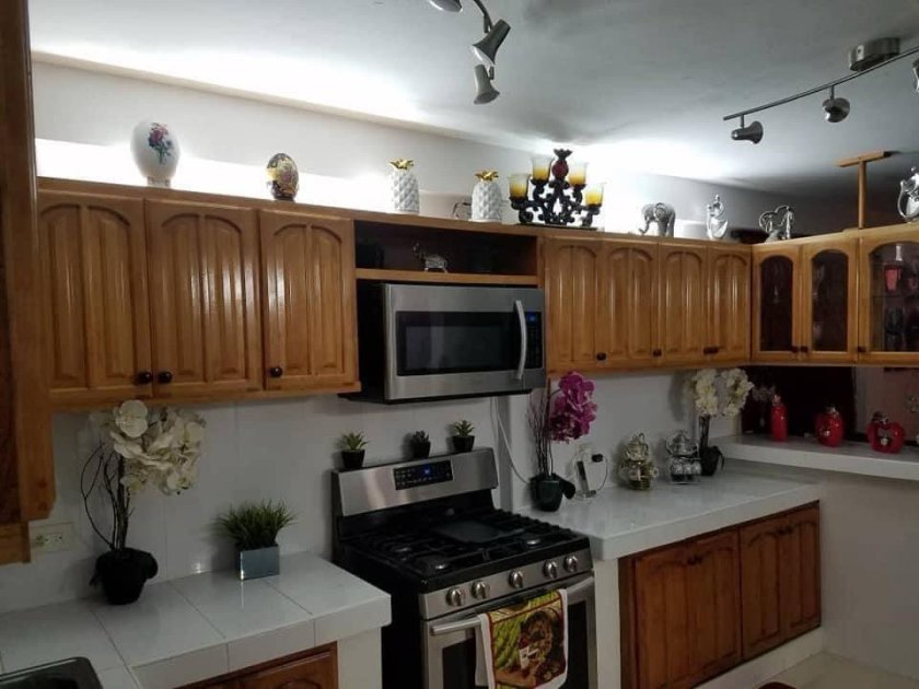 Biplanta de 6 habitaciones en venta en Elena, La Lisa, La Habana
