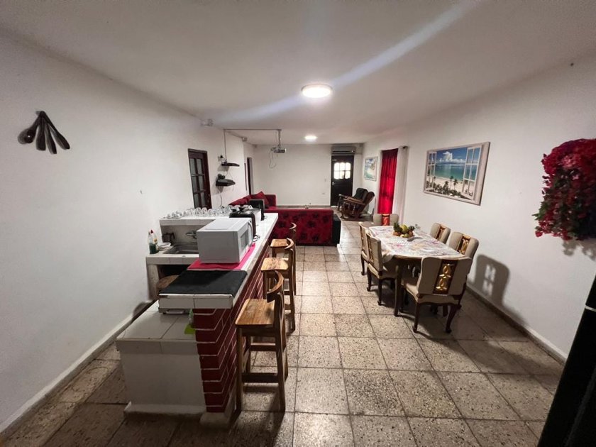 Casa Independiente de 6 habitaciones en venta en Reparto Bahía, Habana del Este, La Habana