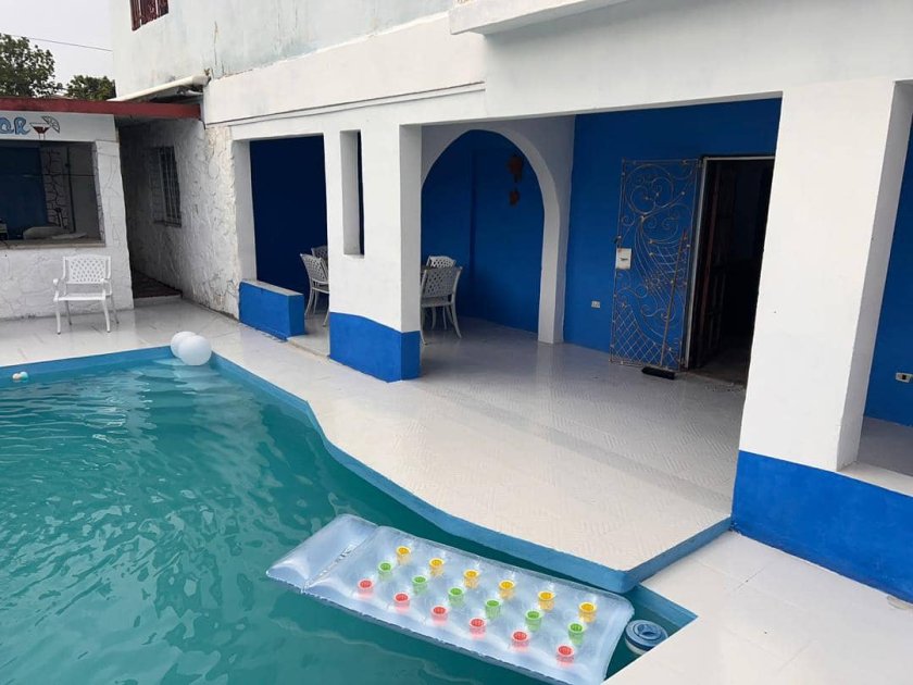 Casa Independiente de 6 habitaciones en venta en Reparto Bahía, Habana del Este, La Habana