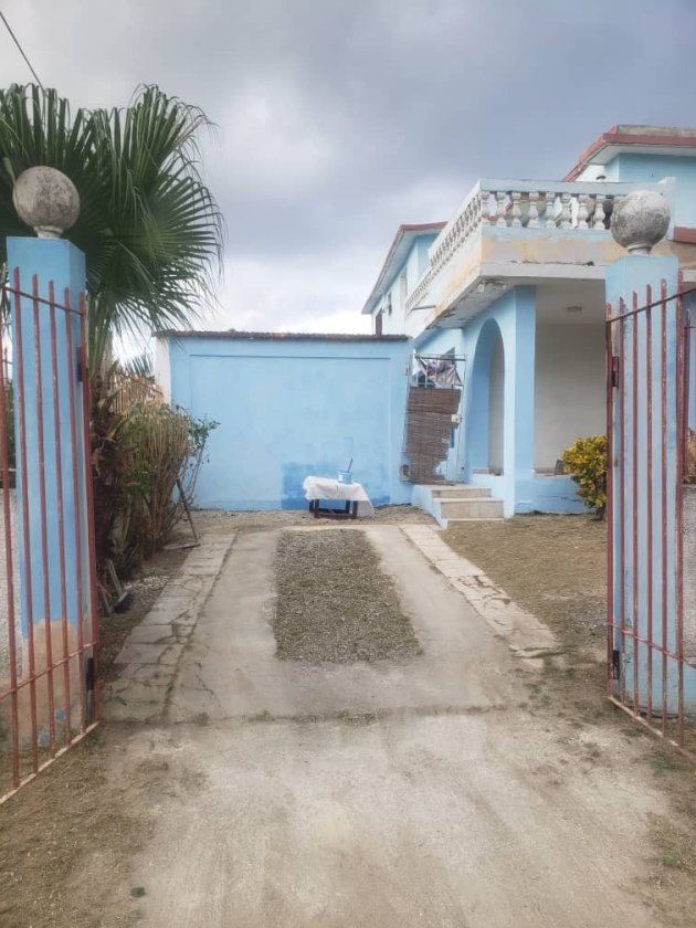 Casa Independiente de 6 habitaciones en venta en Reparto Bahía, Habana del Este, La Habana
