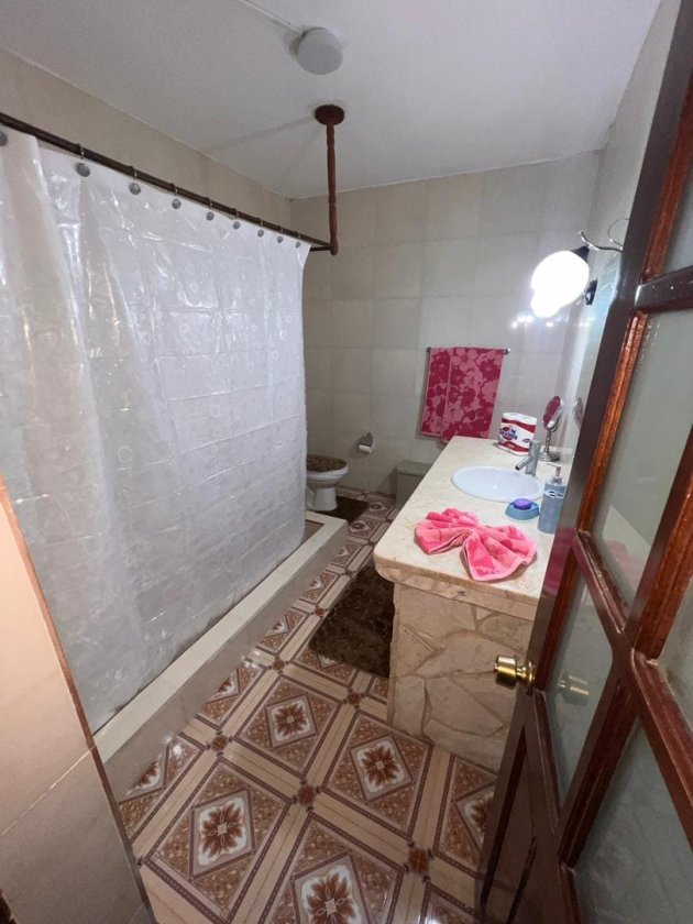Casa Independiente de 6 habitaciones en venta en Reparto Bahía, Habana del Este, La Habana
