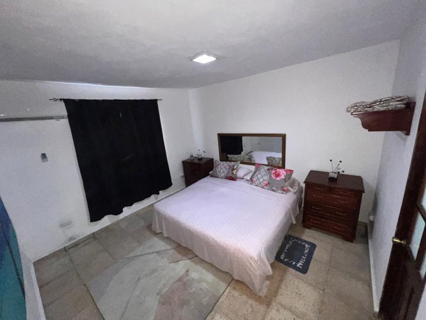 Casa Independiente de 6 habitaciones en venta en Reparto Bahía, Habana del Este, La Habana