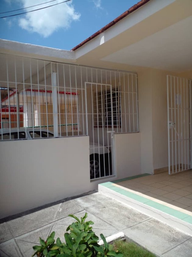 Casa Independiente de 3 habitaciones en venta en El Trigal, Boyeros, La Habana