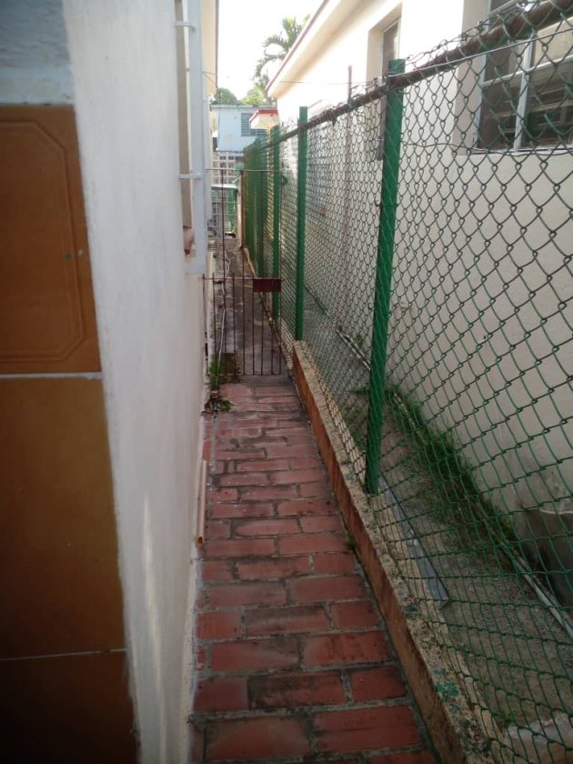 Casa Independiente de 3 habitaciones en venta en El Trigal, Boyeros, La Habana