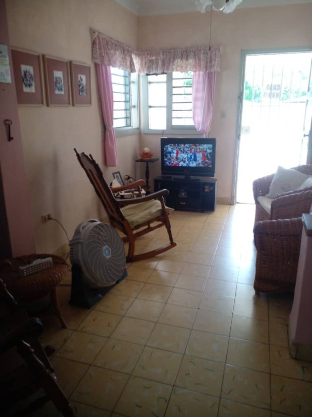 Casa Independiente de 3 habitaciones en venta en El Trigal, Boyeros, La Habana