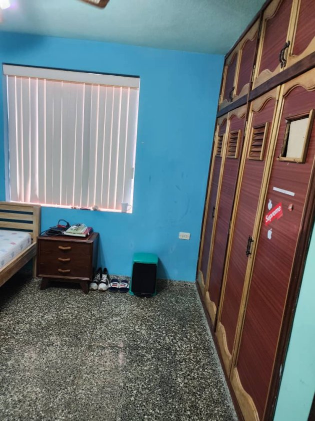 Casa Independiente de 5 habitaciones en venta en Reparto Bahía, Habana del Este, La Habana