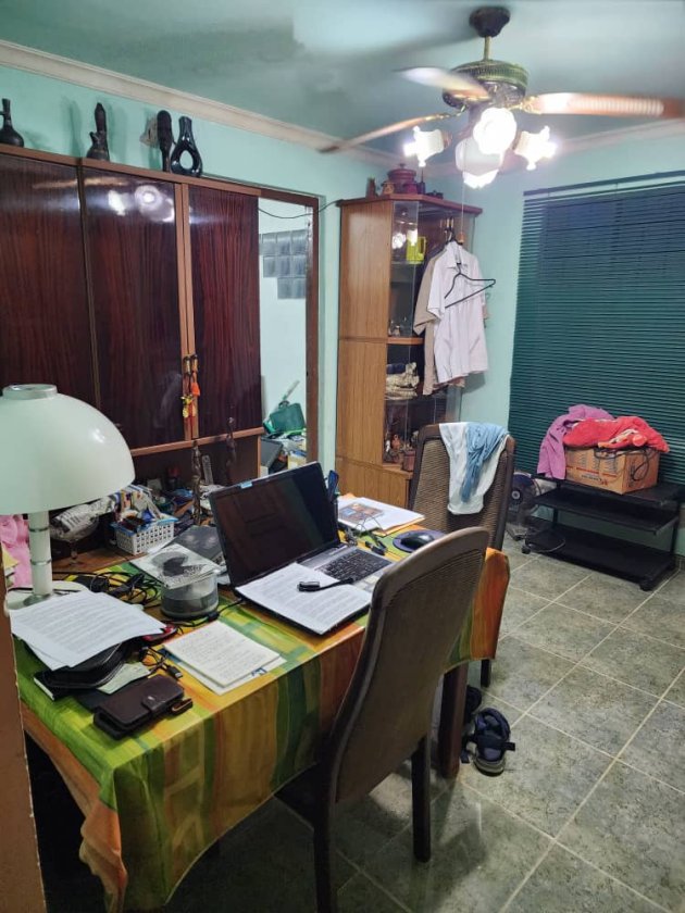 Casa Independiente de 5 habitaciones en venta en Reparto Bahía, Habana del Este, La Habana