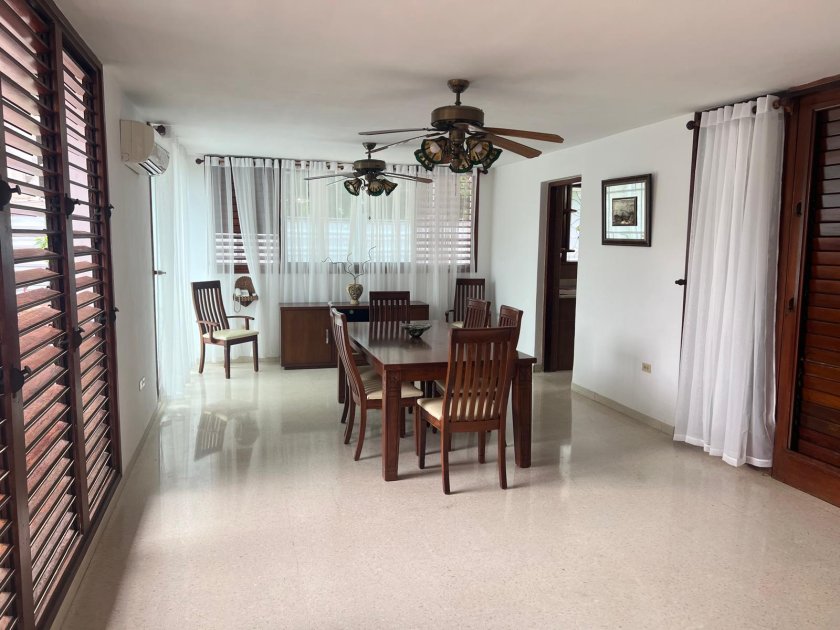 Casa Independiente de 4 habitaciones en venta en Siboney - Playa, Playa, La Habana