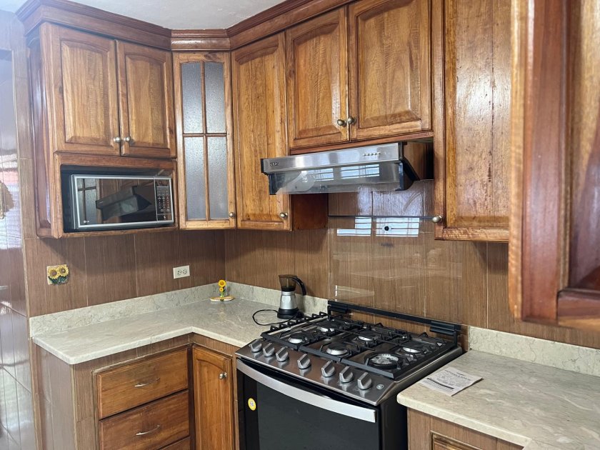 Casa Independiente de 4 habitaciones en venta en Siboney - Playa, Playa, La Habana