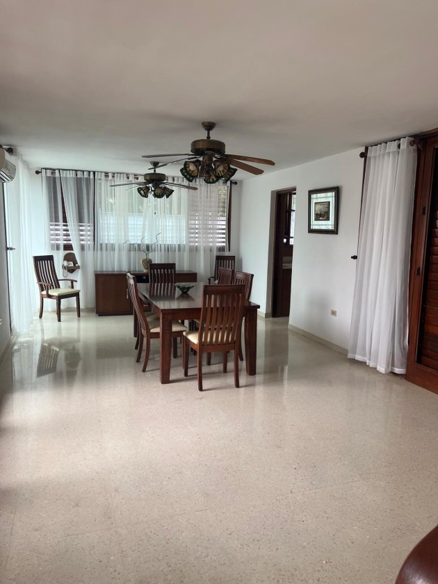 Casa Independiente de 4 habitaciones en venta en Siboney - Playa, Playa, La Habana