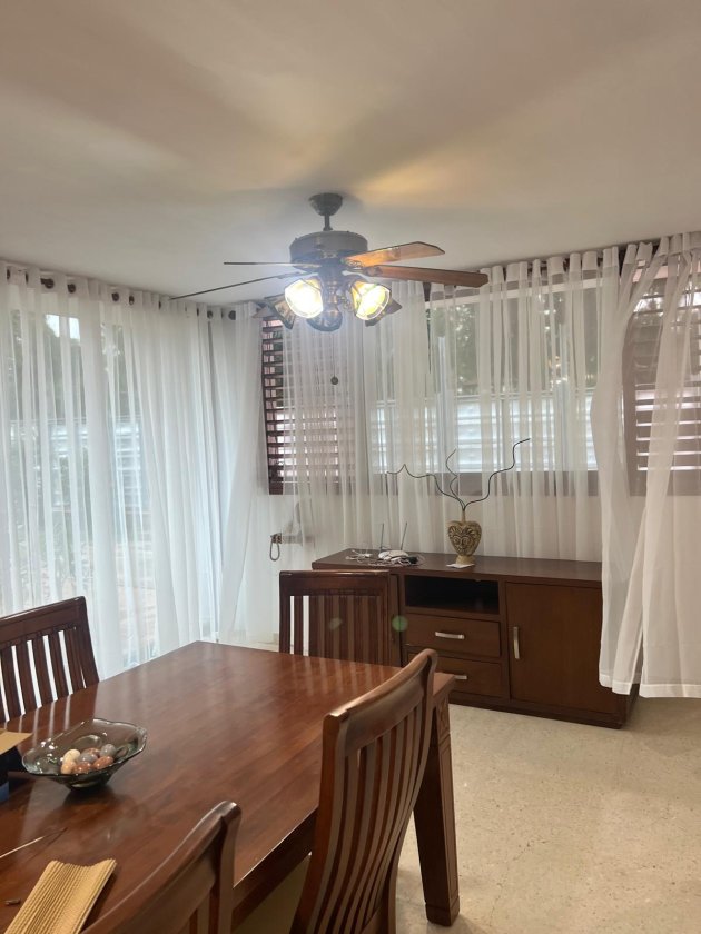 Casa Independiente de 4 habitaciones en venta en Siboney - Playa, Playa, La Habana