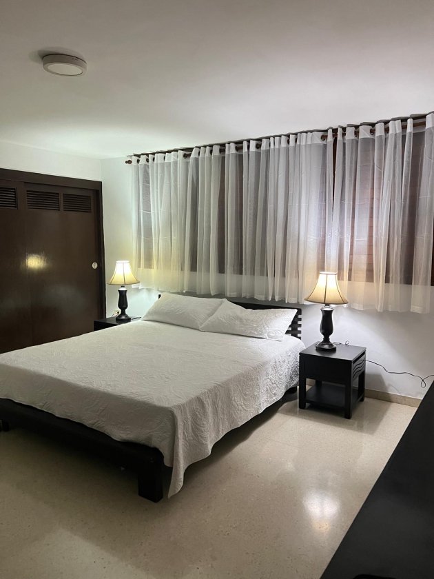 Casa Independiente de 4 habitaciones en venta en Siboney - Playa, Playa, La Habana