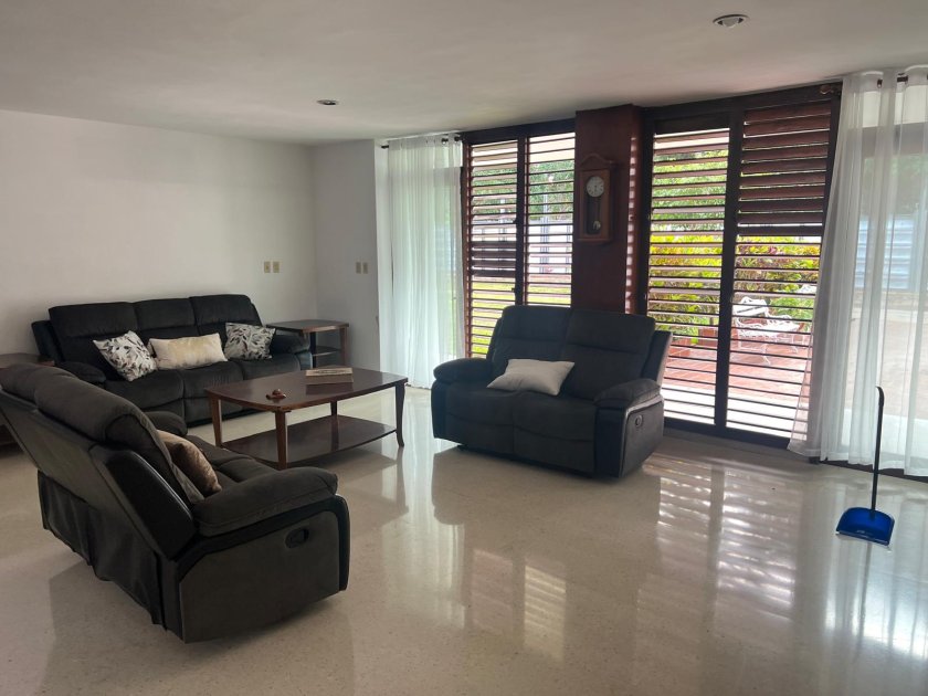 Casa Independiente de 4 habitaciones en venta en Siboney - Playa, Playa, La Habana