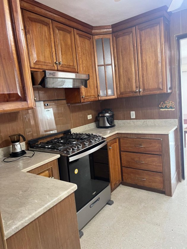 Casa Independiente de 4 habitaciones en venta en Siboney - Playa, Playa, La Habana