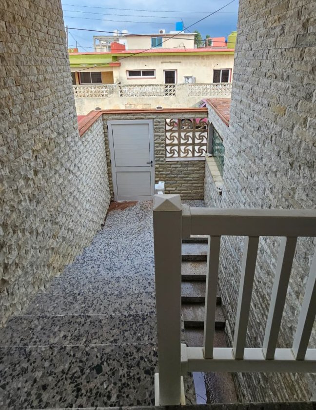 Casa Independiente de 2 habitaciones en venta en Náutico, Playa, La Habana
