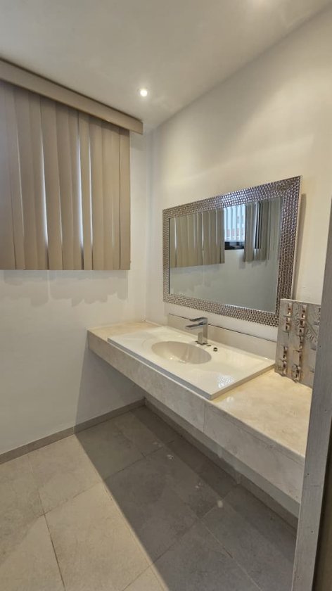 Casa Independiente de 2 habitaciones en venta en Náutico, Playa, La Habana