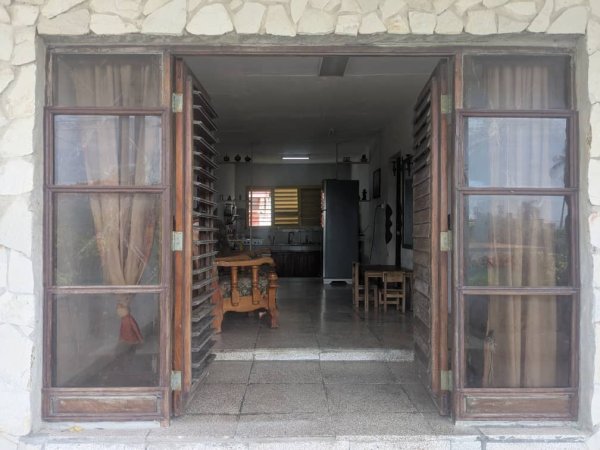 Casa Independiente de 6 habitaciones en venta en Guanabo, Habana del Este, La Habana - 3