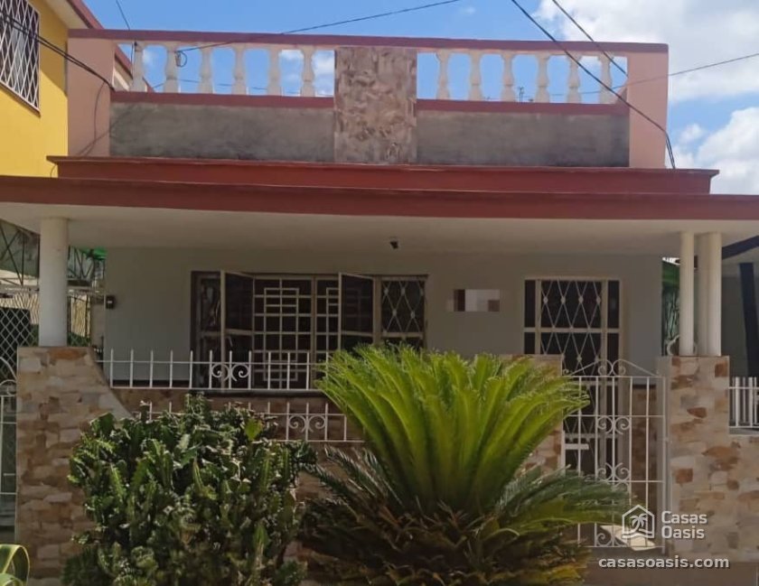 Casa de 6 habitaciones en venta en Elena, La Lisa, La Habana