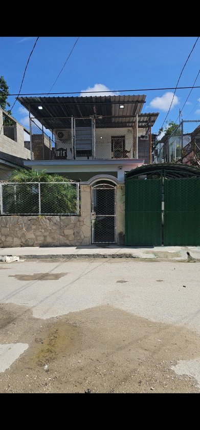Casa Independiente de 3 habitaciones en permuta en Vía Blanca, Guanabacoa, La Habana
