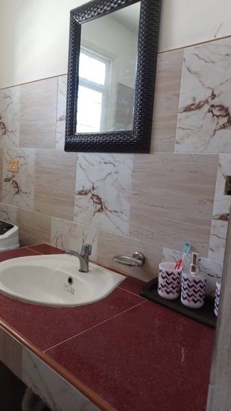 Biplanta de 4 habitaciones en venta en Boca Ciega, Habana del Este, La Habana - 3