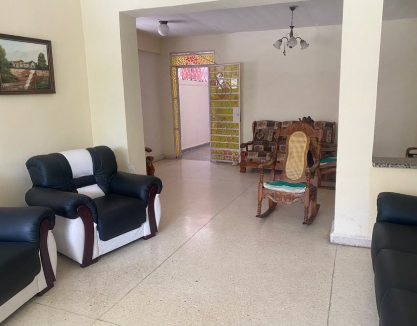 Casa Independiente de 6 habitaciones en venta en Santos Suárez, Diez de Octubre, La Habana