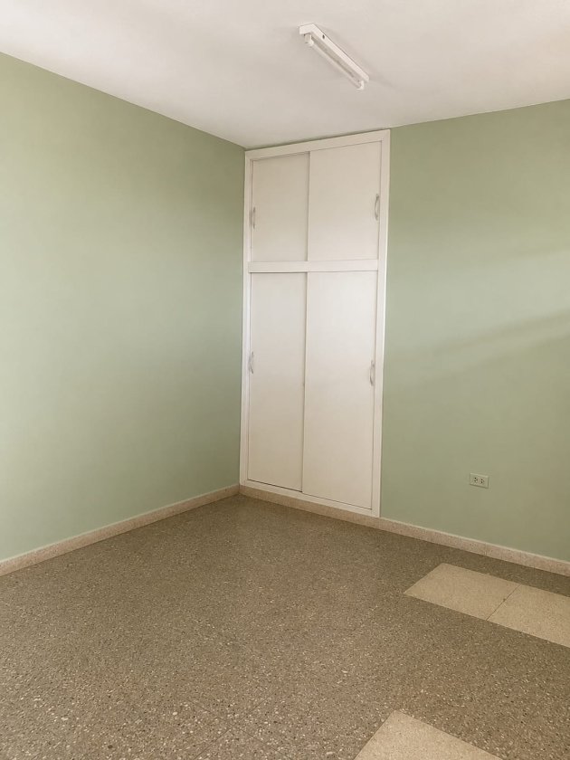 Casa Independiente de 6 habitaciones en venta en Santos Suárez, Diez de Octubre, La Habana