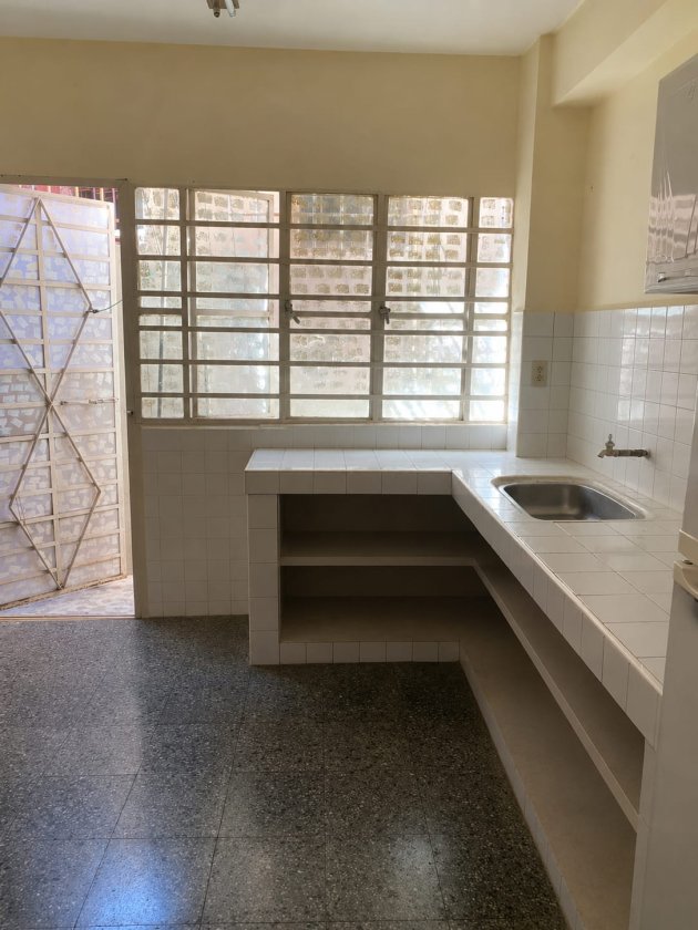 Casa Independiente de 6 habitaciones en venta en Santos Suárez, Diez de Octubre, La Habana
