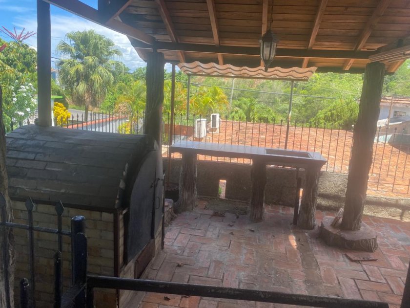 Casa Independiente de 5 habitaciones en venta en Cojímar, Habana del Este, La Habana