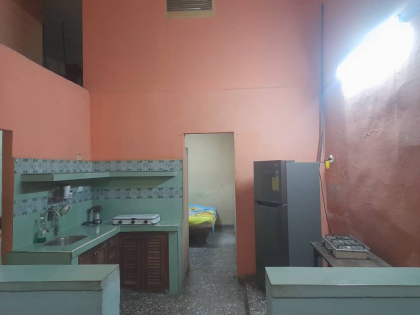 Casa Colonial de 2 habitaciones en venta en San Lázaro, Centro Habana, La Habana