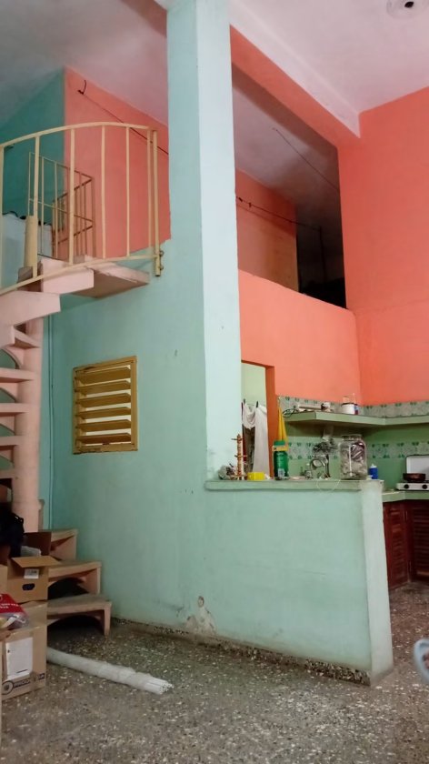 Casa Colonial de 2 habitaciones en venta en San Lázaro, Centro Habana, La Habana