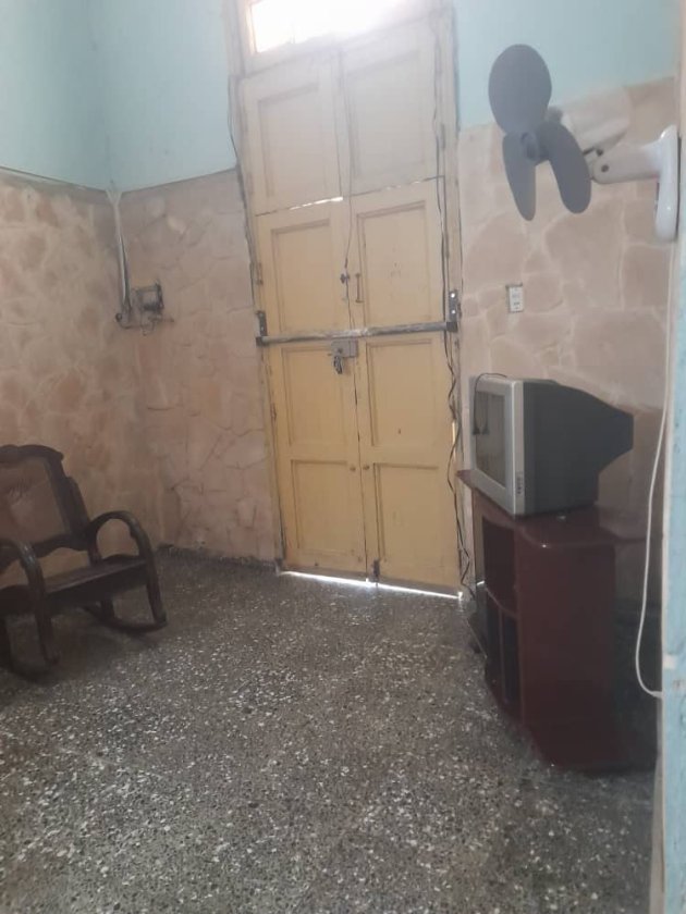 Casa Colonial de 2 habitaciones en venta en San Lázaro, Centro Habana, La Habana