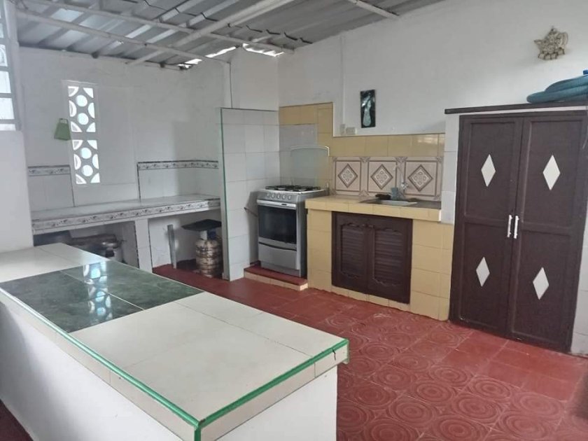 Casa Independiente de 6 habitaciones en venta en Guanabo, Habana del Este, La Habana
