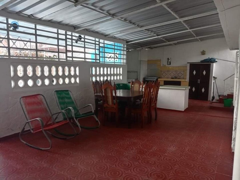 Casa Independiente de 6 habitaciones en venta en Guanabo, Habana del Este, La Habana