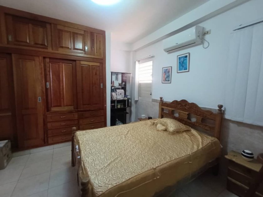 Casa Independiente de 2 habitaciones en venta en Miramar, Playa, La Habana