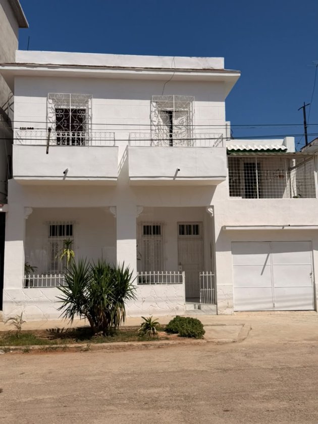 Casa Independiente de 4 habitaciones en venta en Buenavista, Playa, La Habana