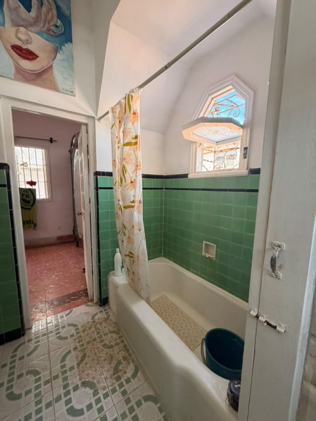 Casa Independiente de 4 habitaciones en venta en Buenavista, Playa, La Habana